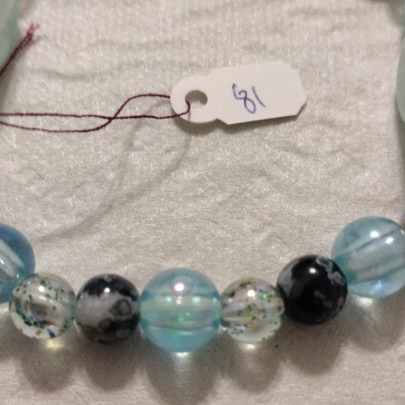 Artemis's Gems custom-made beaded bracelet with blue and clear beads - Picture 4 of 5